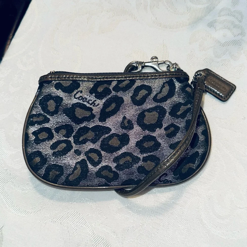 Coach leash purchase dark